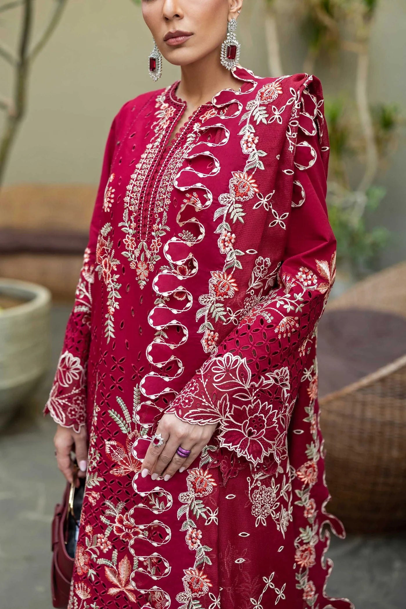 Akbar Aslam - 3PC Luxury Lawn Embroidered Suit cod