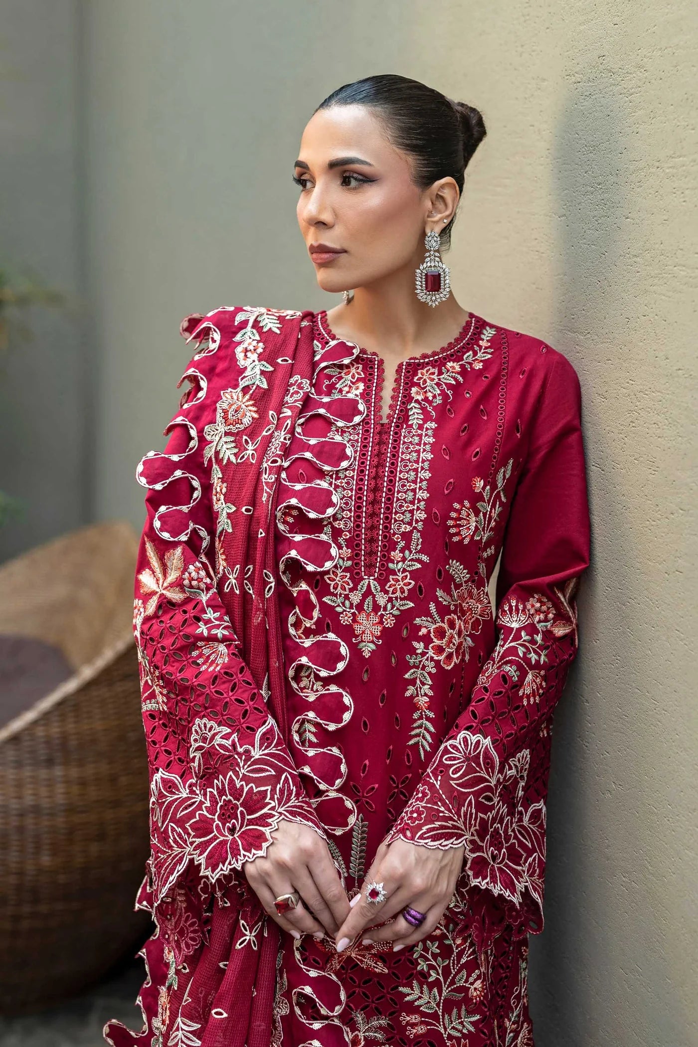 Akbar Aslam - 3PC Luxury Lawn Embroidered Suit cod